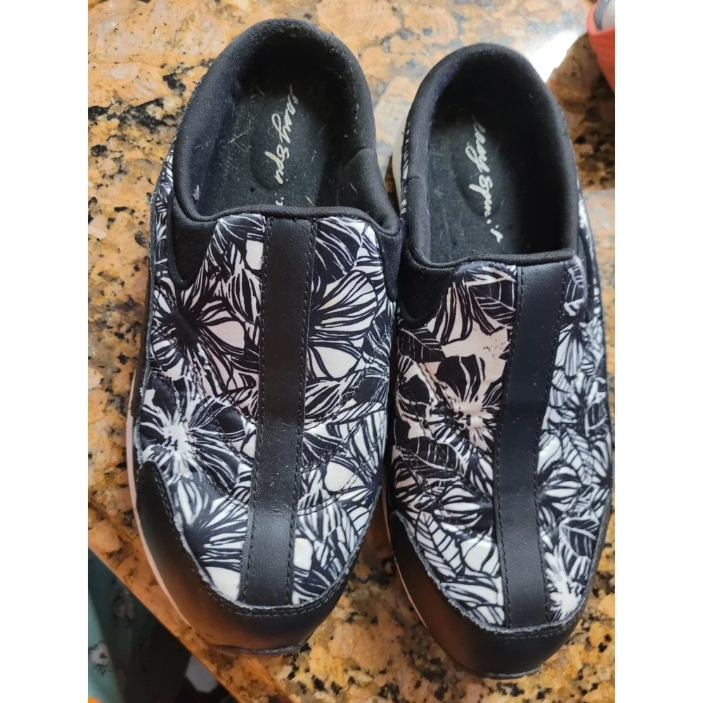 Womans Easy Spirit Travel Time Slip On Size 9 Black and White Floral Casual Boho